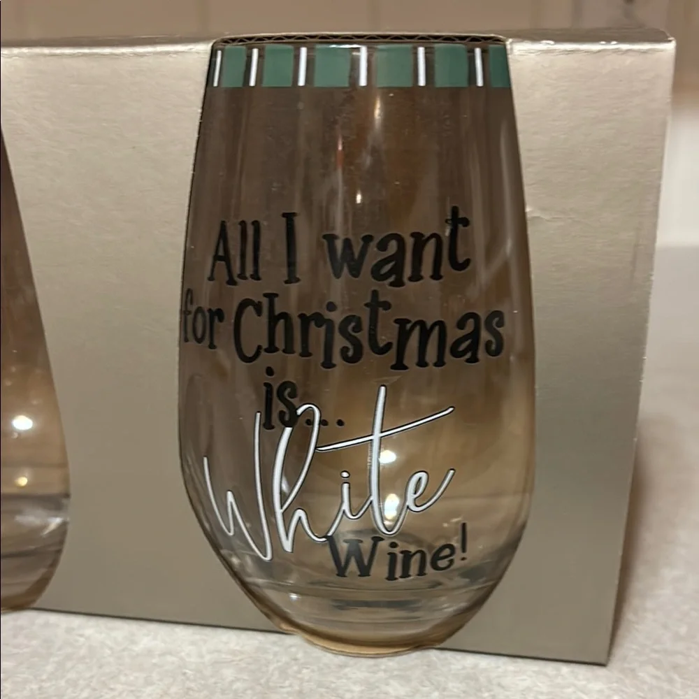 Pier 1 Christmas Wine Glass Set - Red and White
